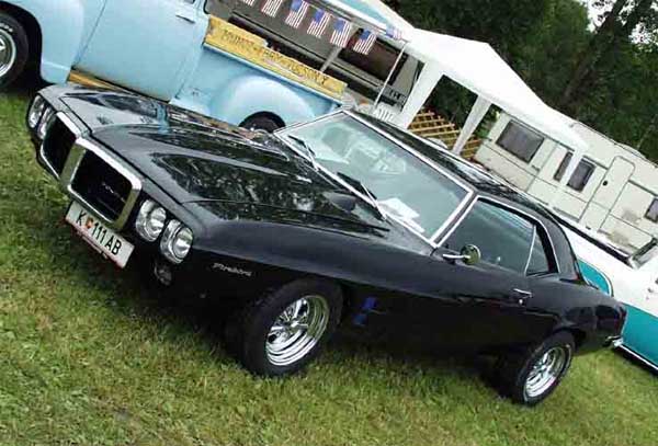 1969_black_Pontiac_Firebird_Modified_Coupe_2.jpg